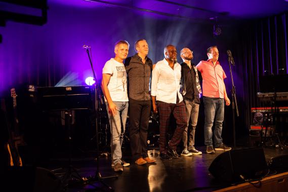Daniel Schwenger mit Karl Frierson & der Frank Schultz Band im Oktober 2018 in Rümmingen bei Lörrach