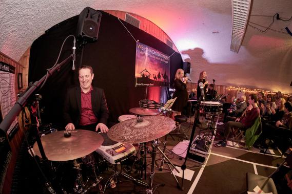 Die Daniel Schwenger Band mit Ihrem Programm Auf der Suche nach der Krippe Die Daniel Schwenger Band mit Ihrem Programm Auf der Suche nach der Krippe